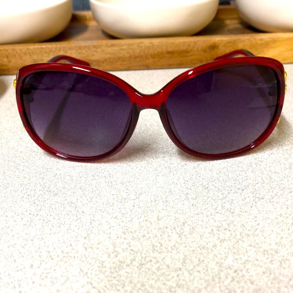 UV protected fox accent red sunglasses